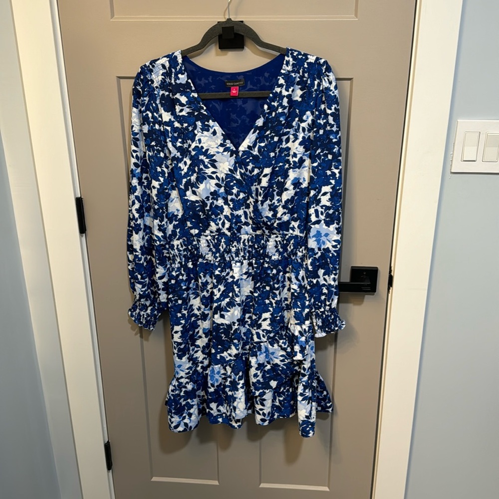 Vince Camuto blue flower long sleeve faux wrap dress